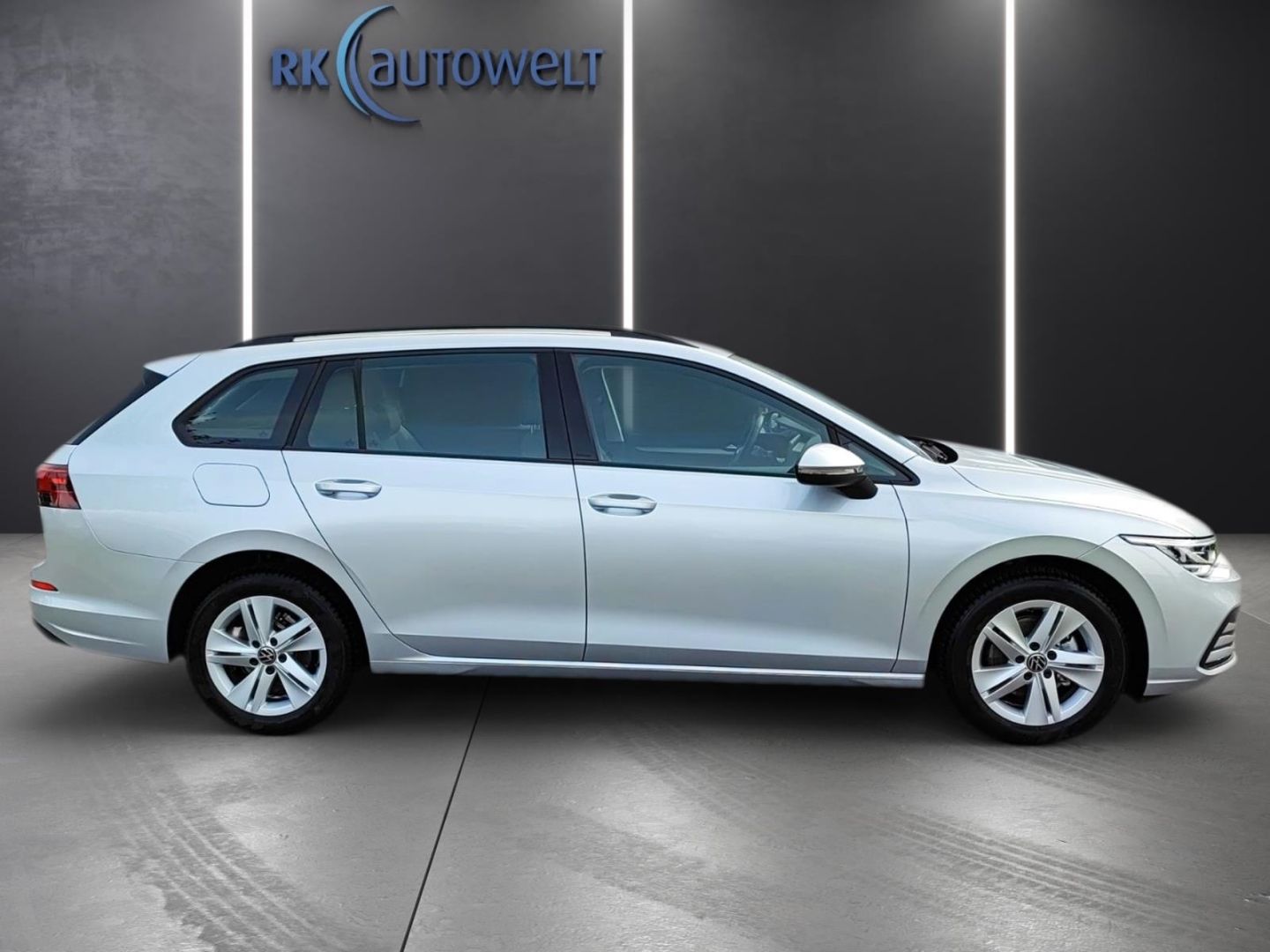Volkswagen Golf Variant VIII 8 Life 1.0 TSI - Samsaru's Car Outlet