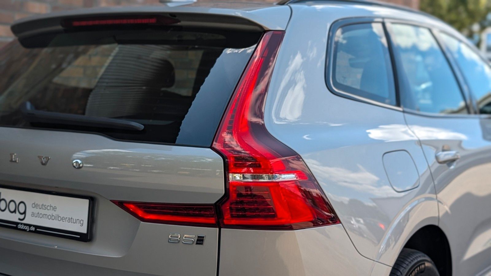 Volvo XC 60 B5 Plus Dark AWD - Samsaru's Car Outlet