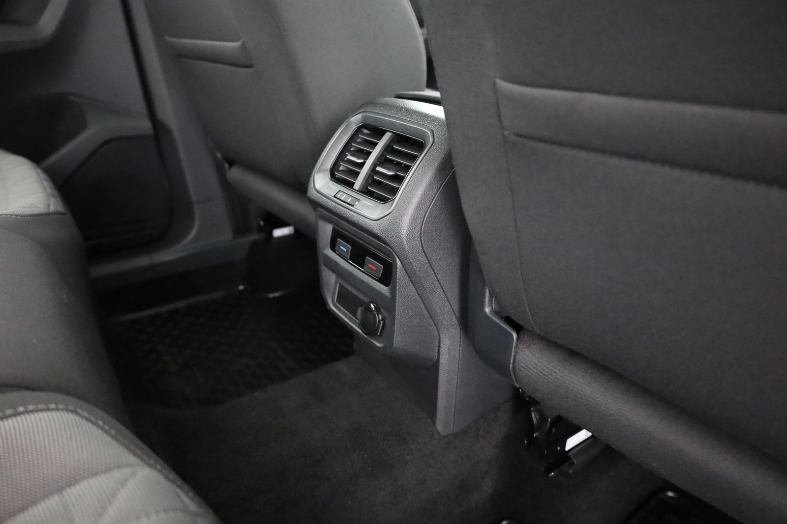 Volkswagen Tiguan 1.5 TSI Life - Samsaru's Car Outlet