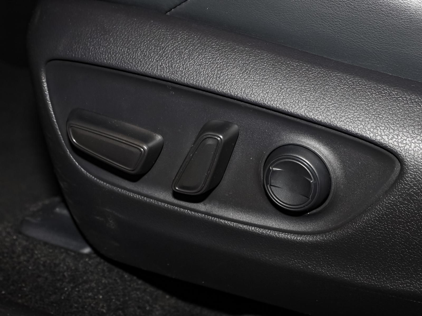 Toyota RAV 4 2.5 Hybrid Style - Samsaru's Car Outlet