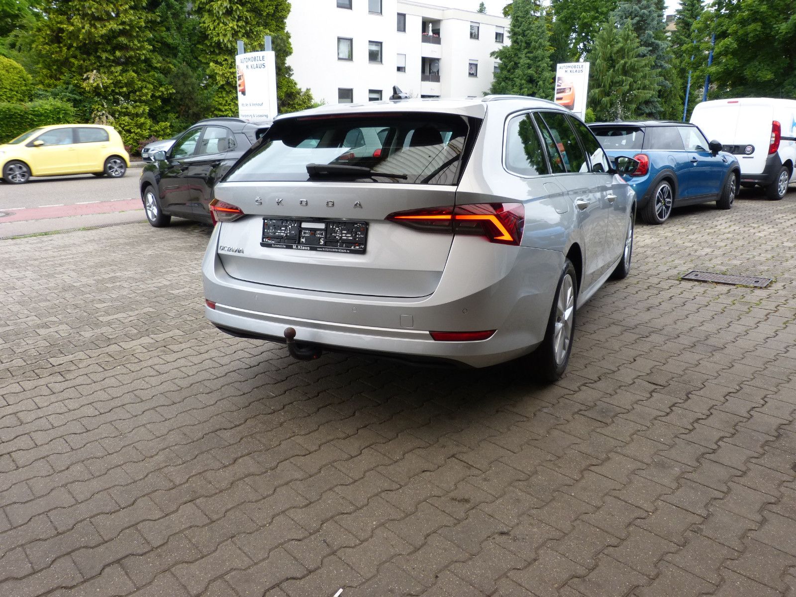 Skoda Octavia Combi Style DSG - Samsaru's Car Outlet