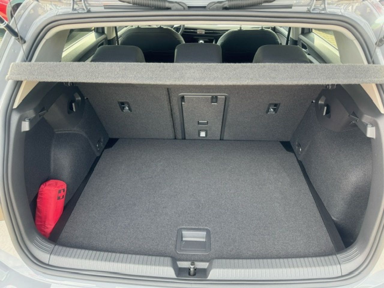 Volkswagen Golf VIII Move 1.5 TSI - Samsaru's Car Outlet