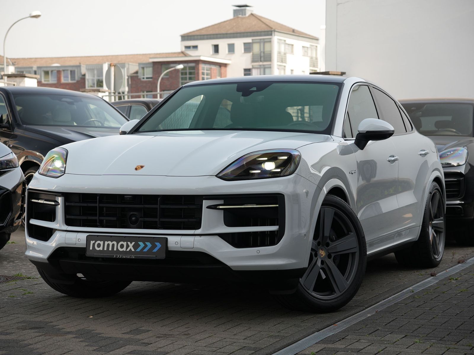 Porsche E-Hybrid Coupé SPORTDESIGN-ACC-LUFTF.-PANO-VOLL