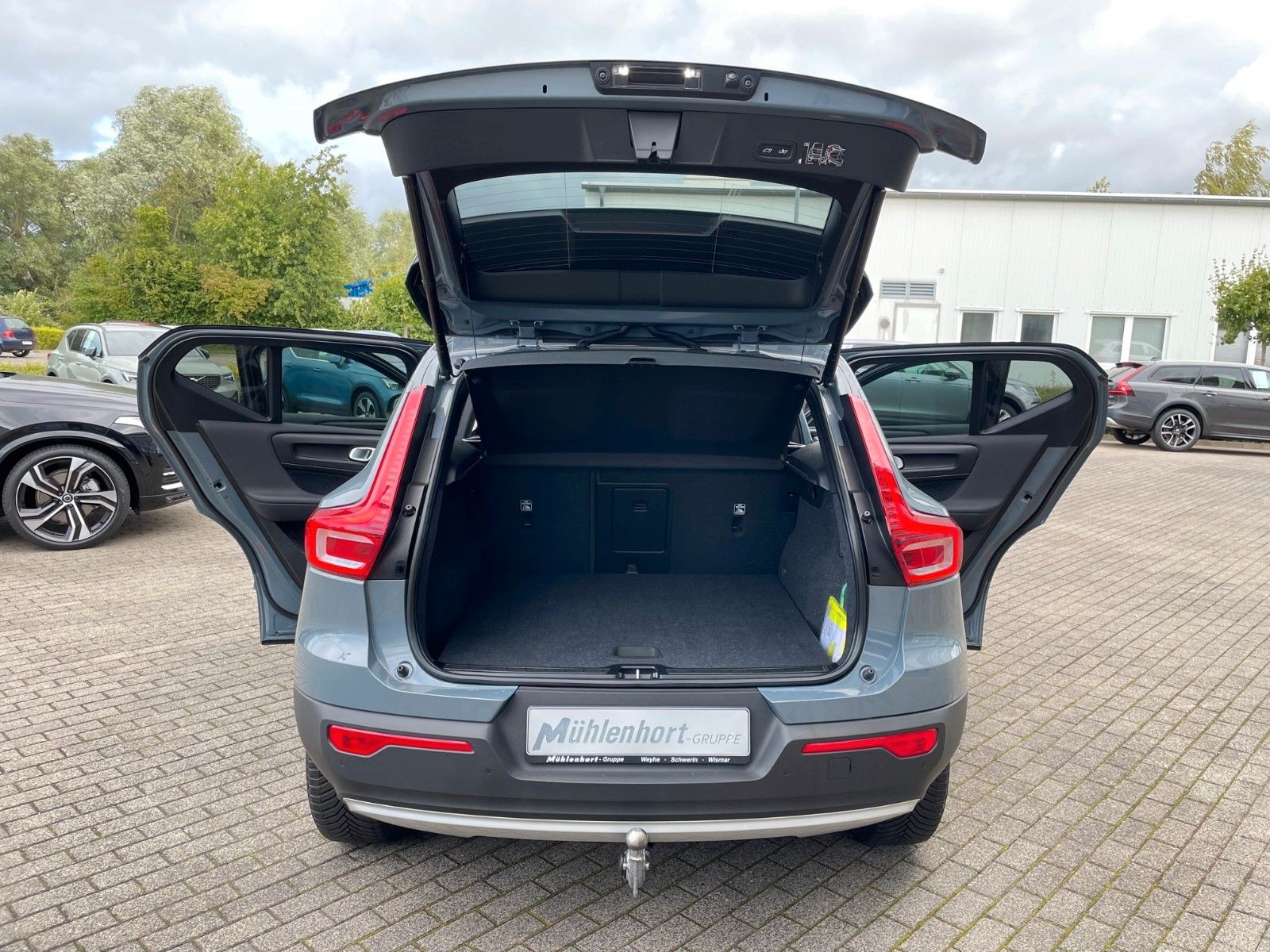 Volvo XC40 T3 Geartr. MOMENTUM PRO-AHK-Cam-Pilot-Keyl