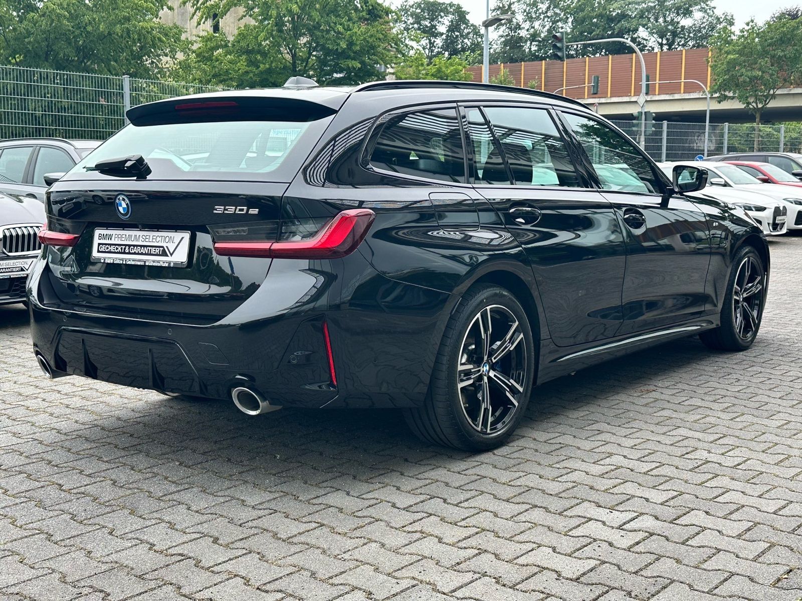 BMW 330e Touring M Sport //Pano H&K Stop&Go AHK