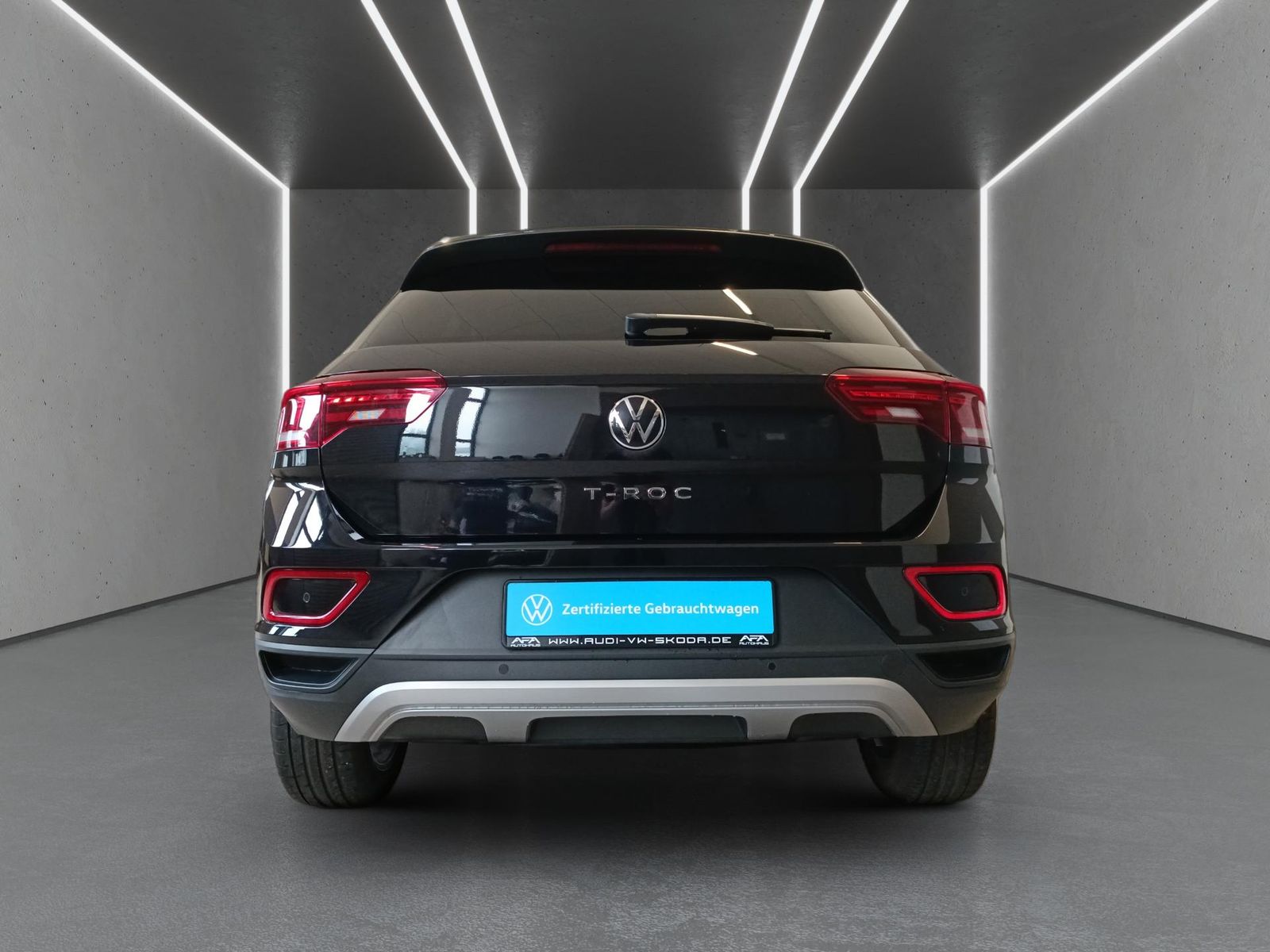 Volkswagen T-Roc 1.5 TSI LIFE DSG - Samsaru's Car Outlet