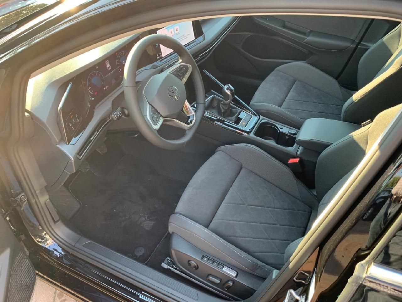 Volkswagen Golf VIII Variant 1.5 TSI OPF Style - Samsaru's Car Outlet