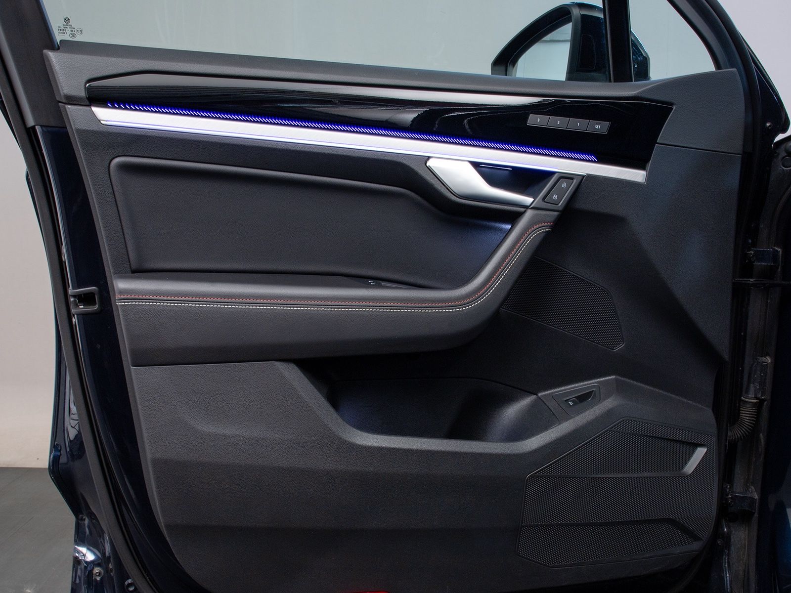 Volkswagen Touareg R-Line EDITION20 - Samsaru's Car Outlet