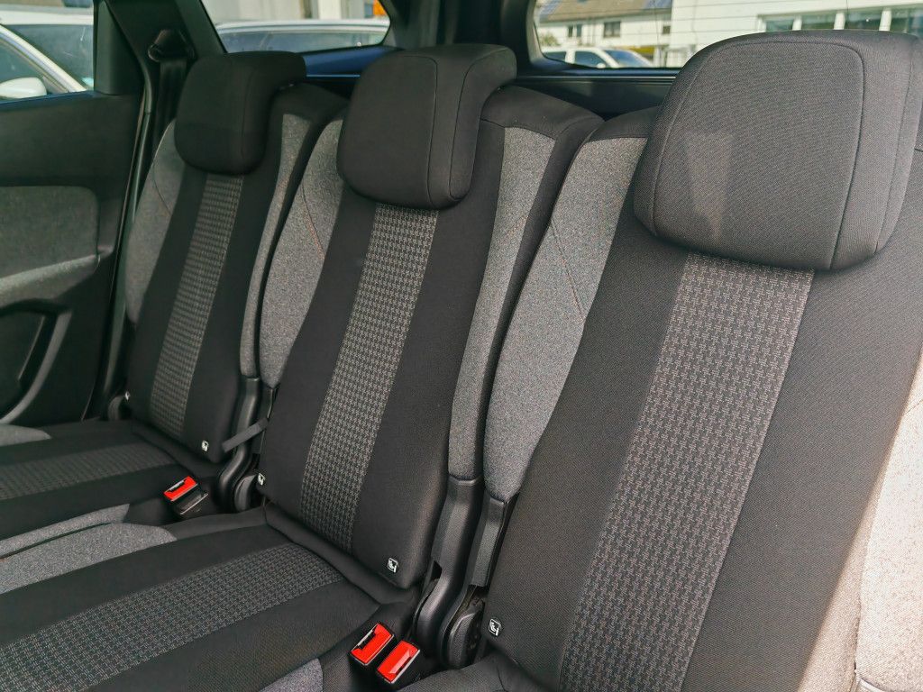Peugeot 5008 PureTech - Samsaru's Car Outlet