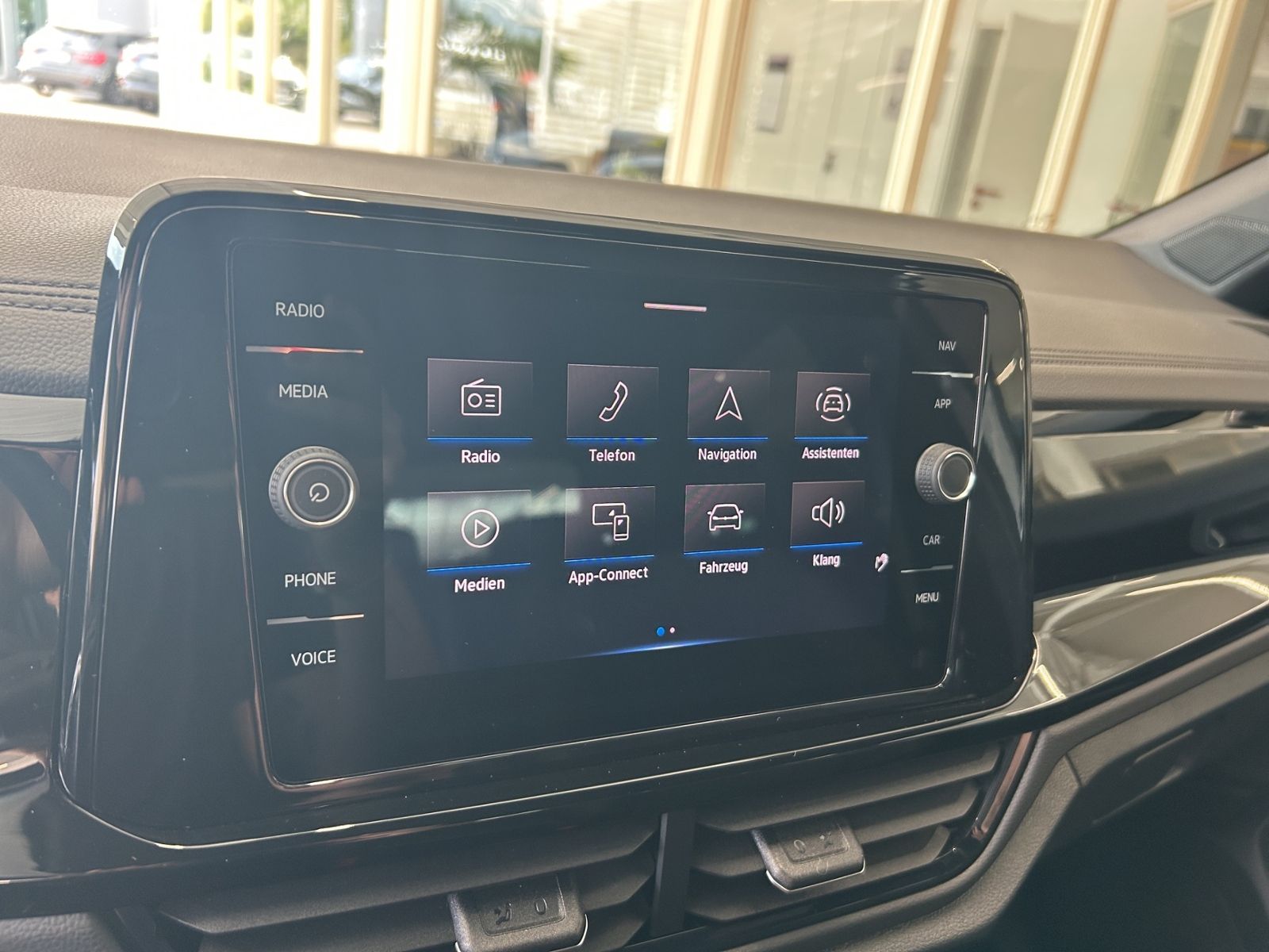 Volkswagen T-Roc 1.5 TSI Style Black - Samsaru's Car Outlet