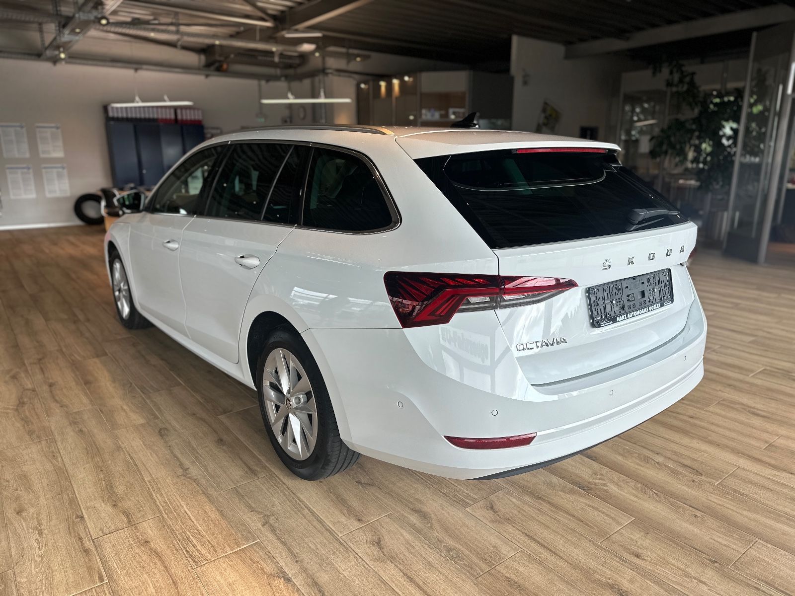 Skoda Octavia Combi - Samsaru's Car Outlet
