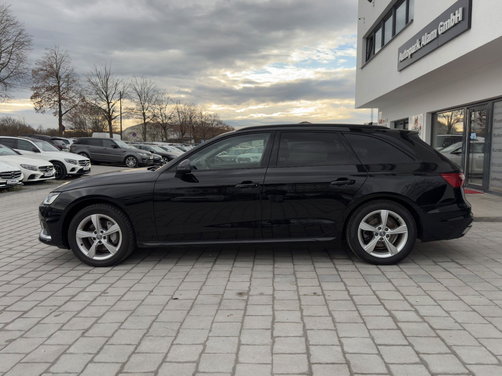 Audi A4 Av.40 TDI quattro advanced - Samsaru's Car Outlet