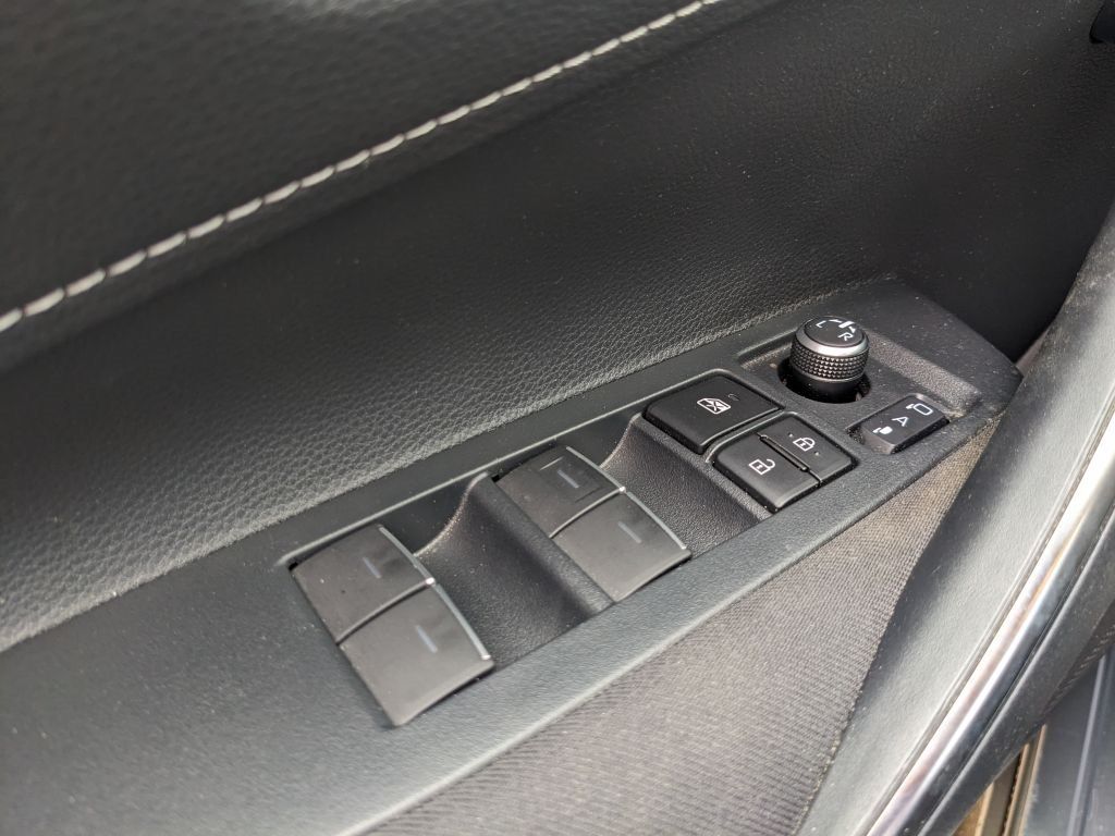 Toyota Corolla 2.0 Hybrid - Samsaru's Car Outlet