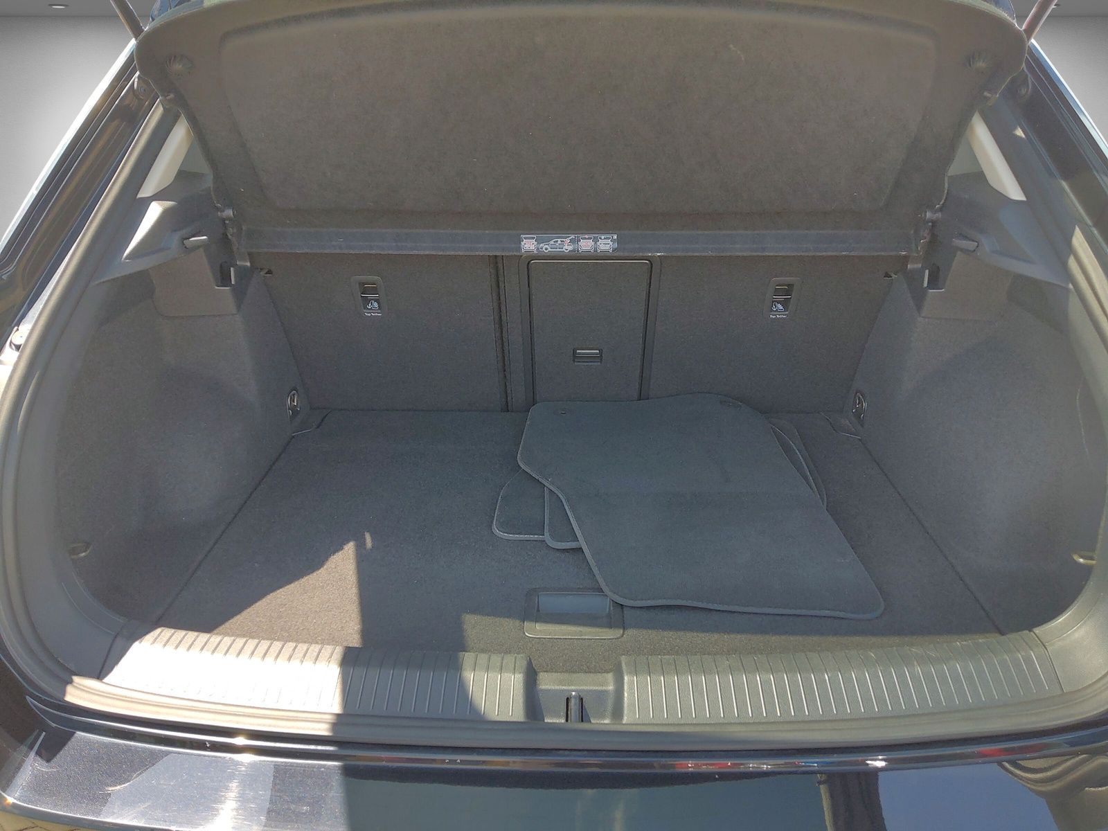 Volkswagen T-ROC United 1.0 TSI - Samsaru's Car Outlet