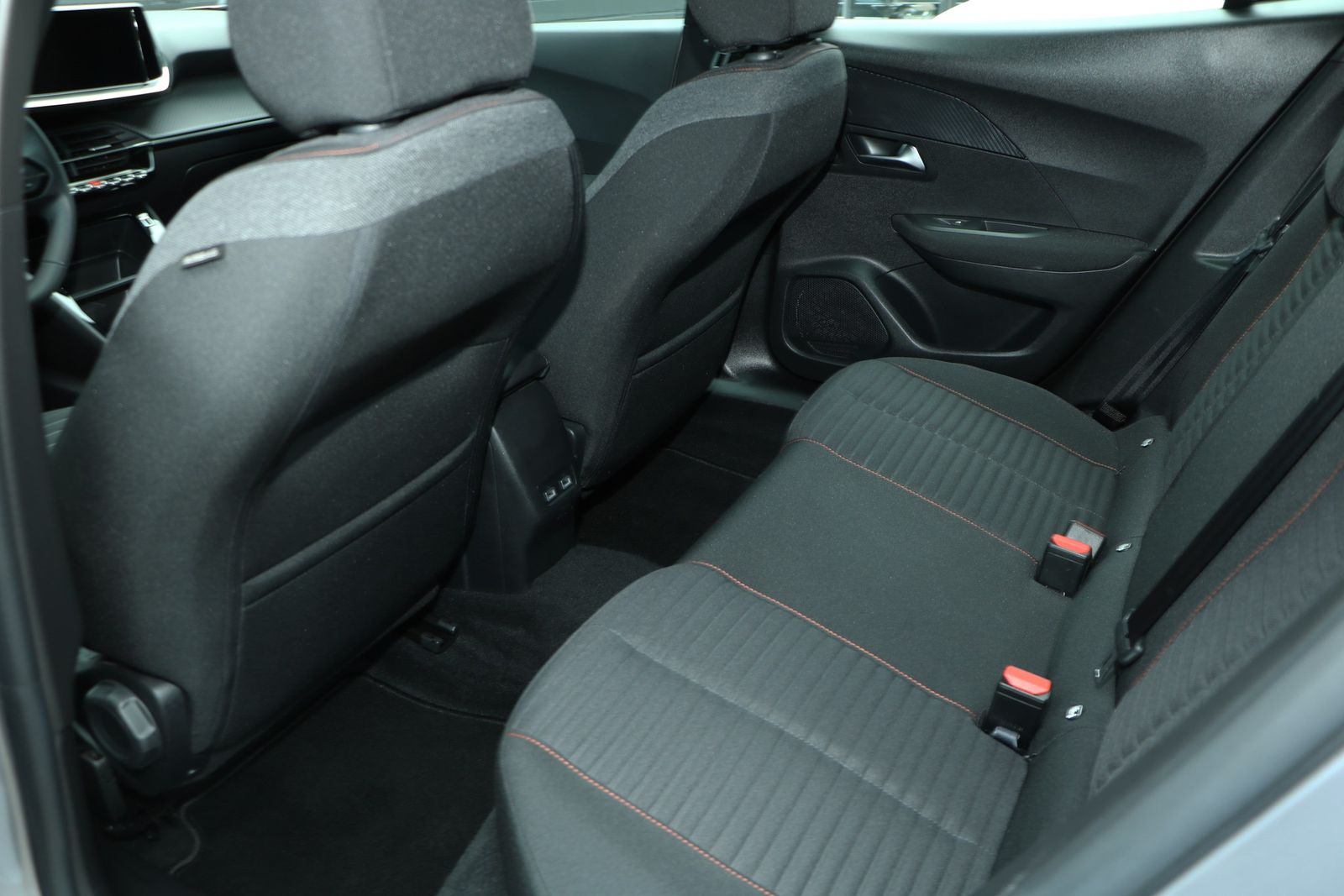 Peugeot 2008 136 e-Active - Samsaru's Car Outlet