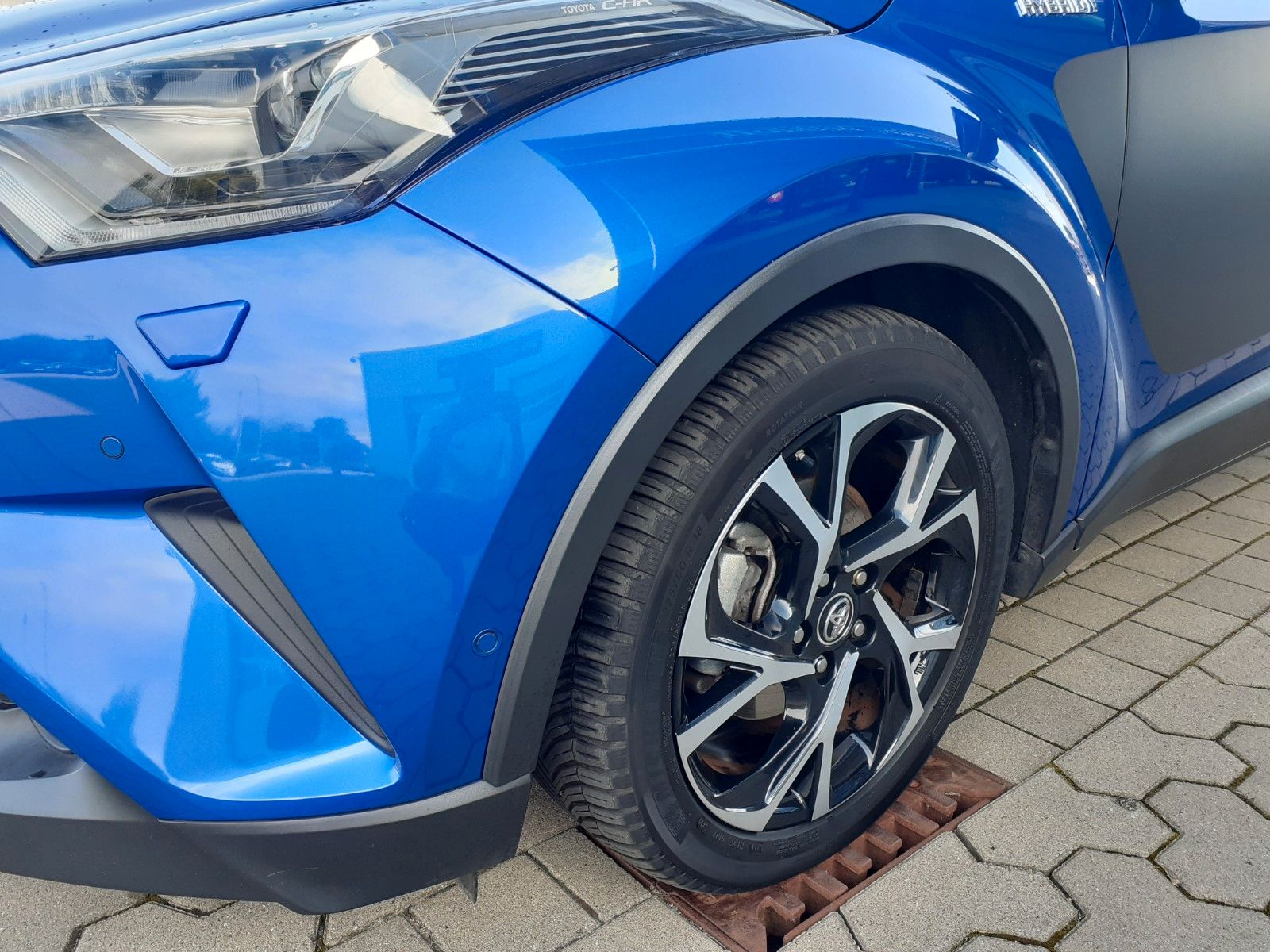 Toyota C-HR 1.8 Hybrid - Samsaru's Car Outlet