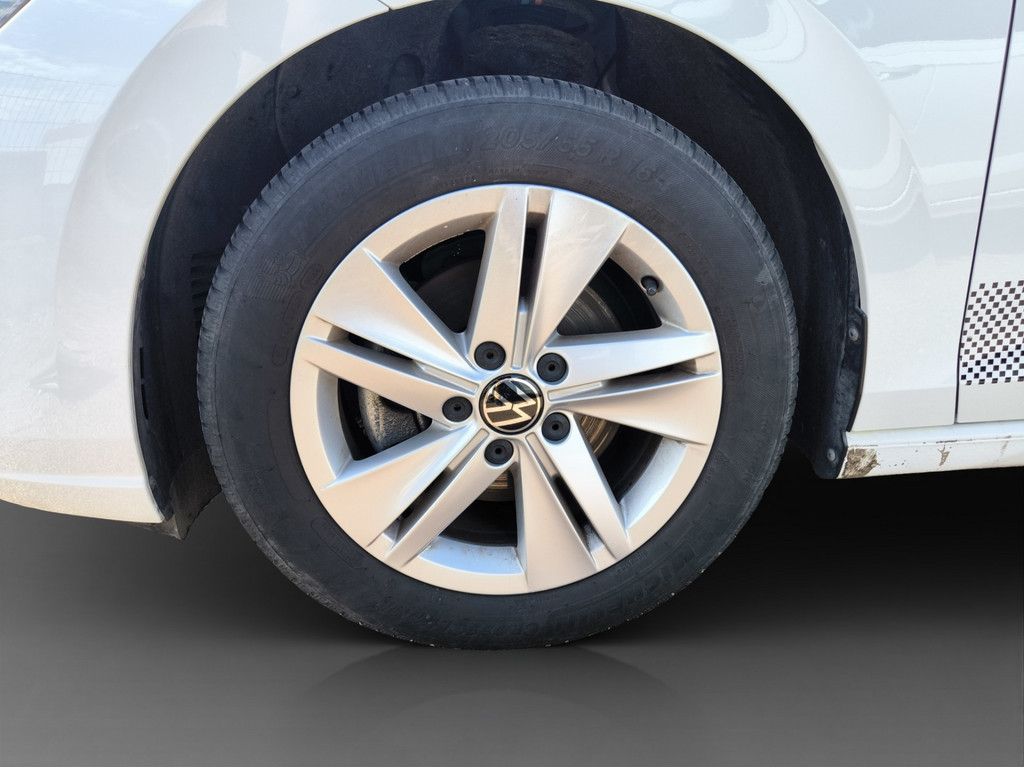 Volkswagen Golf VIII Life - Samsaru's Car Outlet