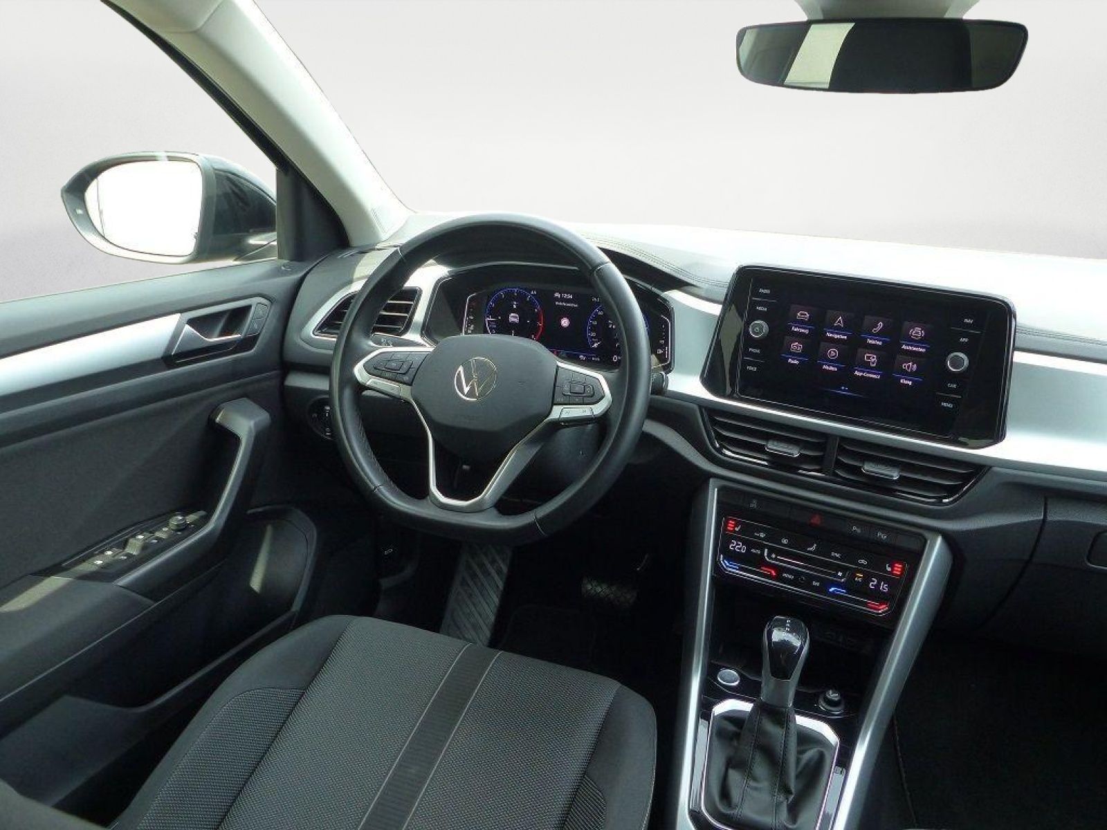 Volkswagen T-Roc 1.5 TSI DSG Life - Samsaru's Car Outlet