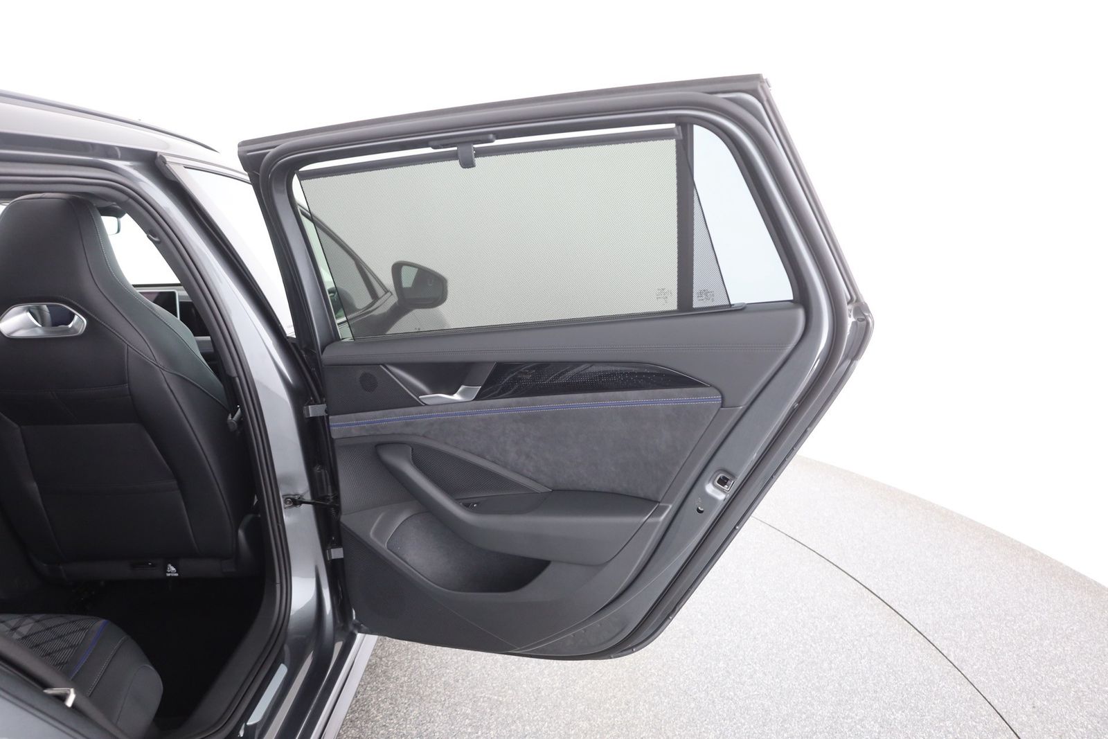 Volkswagen Passat Variant R-Line 2.0 TSI DSG Matrix Pano AH