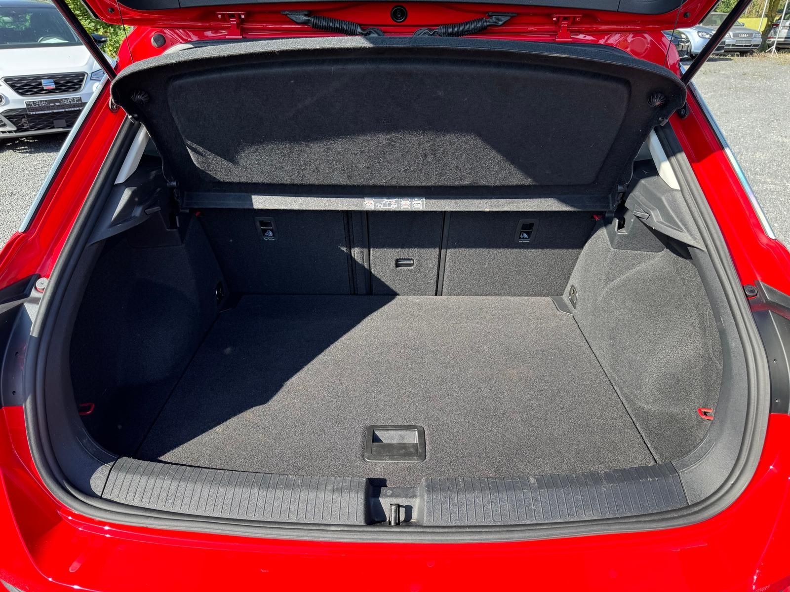 Volkswagen T-Roc 2.0 TDI Style - Samsaru's Car Outlet