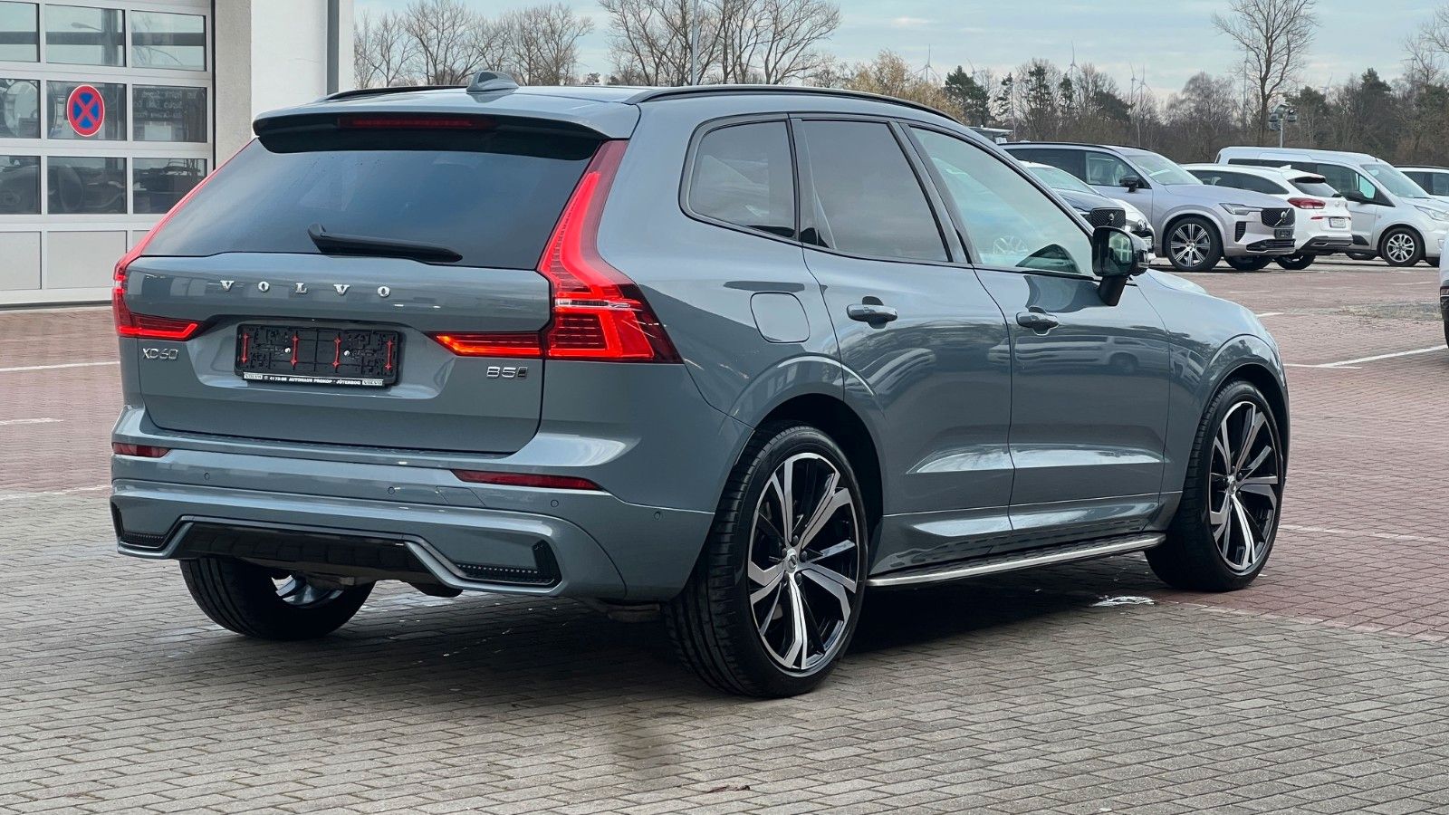 Volvo XC60 B5 D Ultimate Dark AWD*360°*AHK*HUD*LUFT*