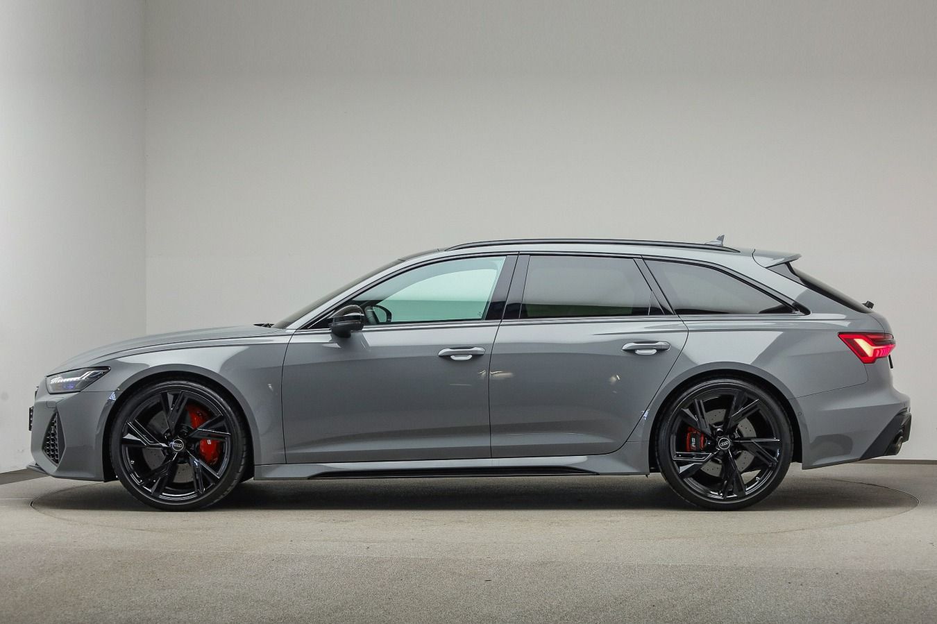 Audi RS 6 Avant*LASER*RS-AGA*280KM/H*HUD*AHK*PANO*OPT