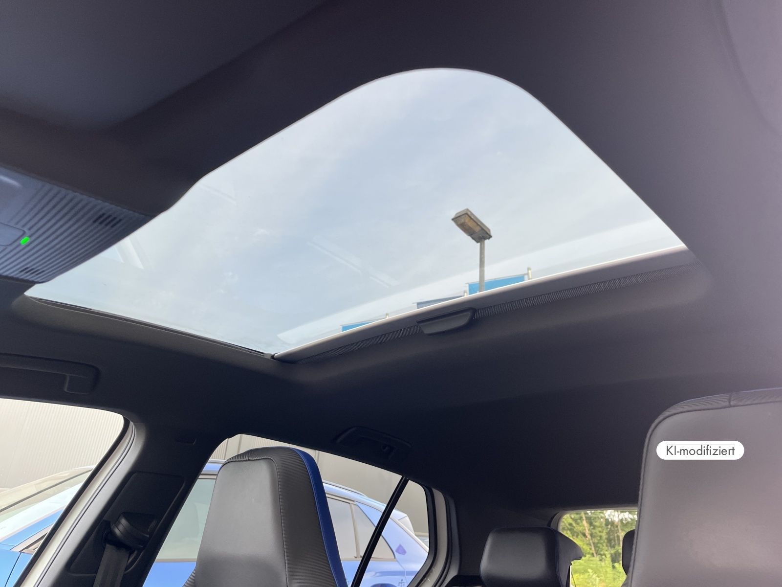 Volkswagen Golf VIII R 20 Years 2.0 TSI PANO KAMERA H&K