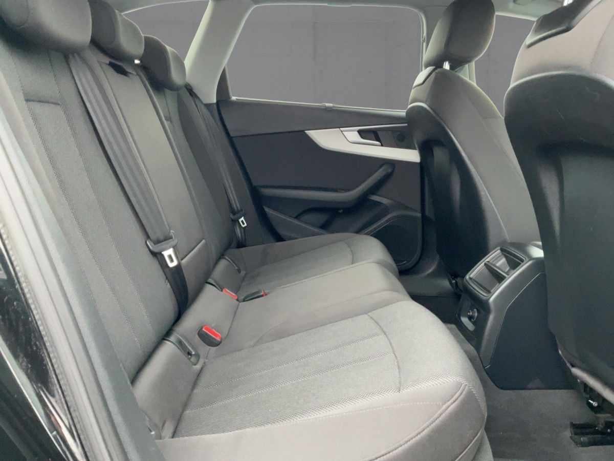 Audi A4 Avant 35 TFSI S-TR. - Samsaru's Car Outlet