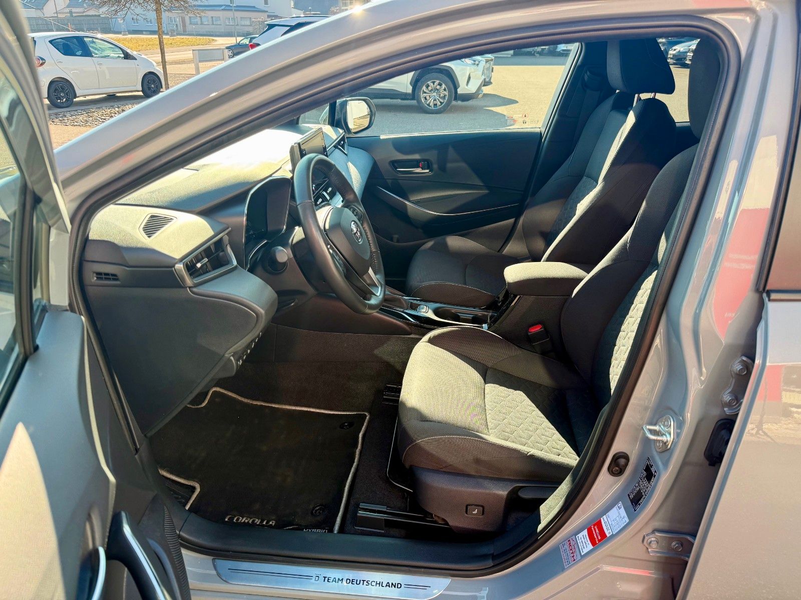 Toyota Corolla 2.0 Hybrid Club - Samsaru's Car Outlet