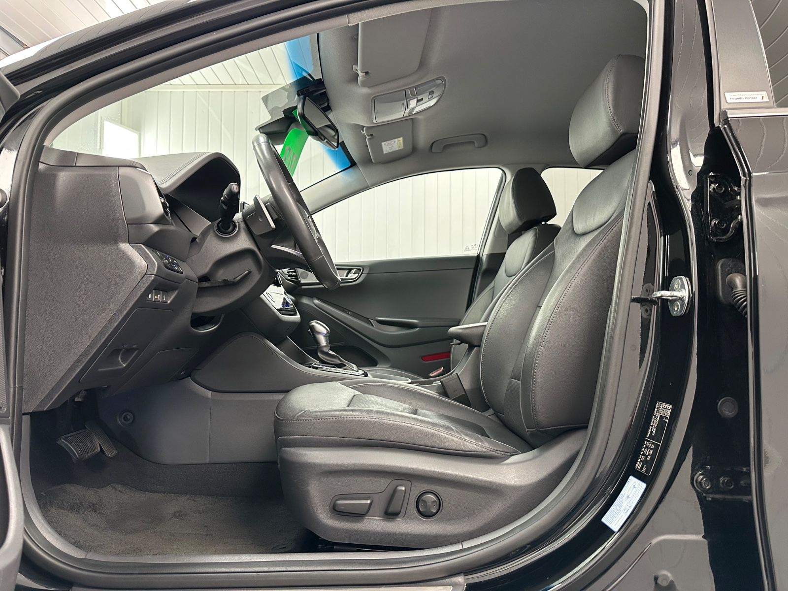 Hyundai IONIQ Prime Plug-In Hybrid - Samsaru's Car Outlet