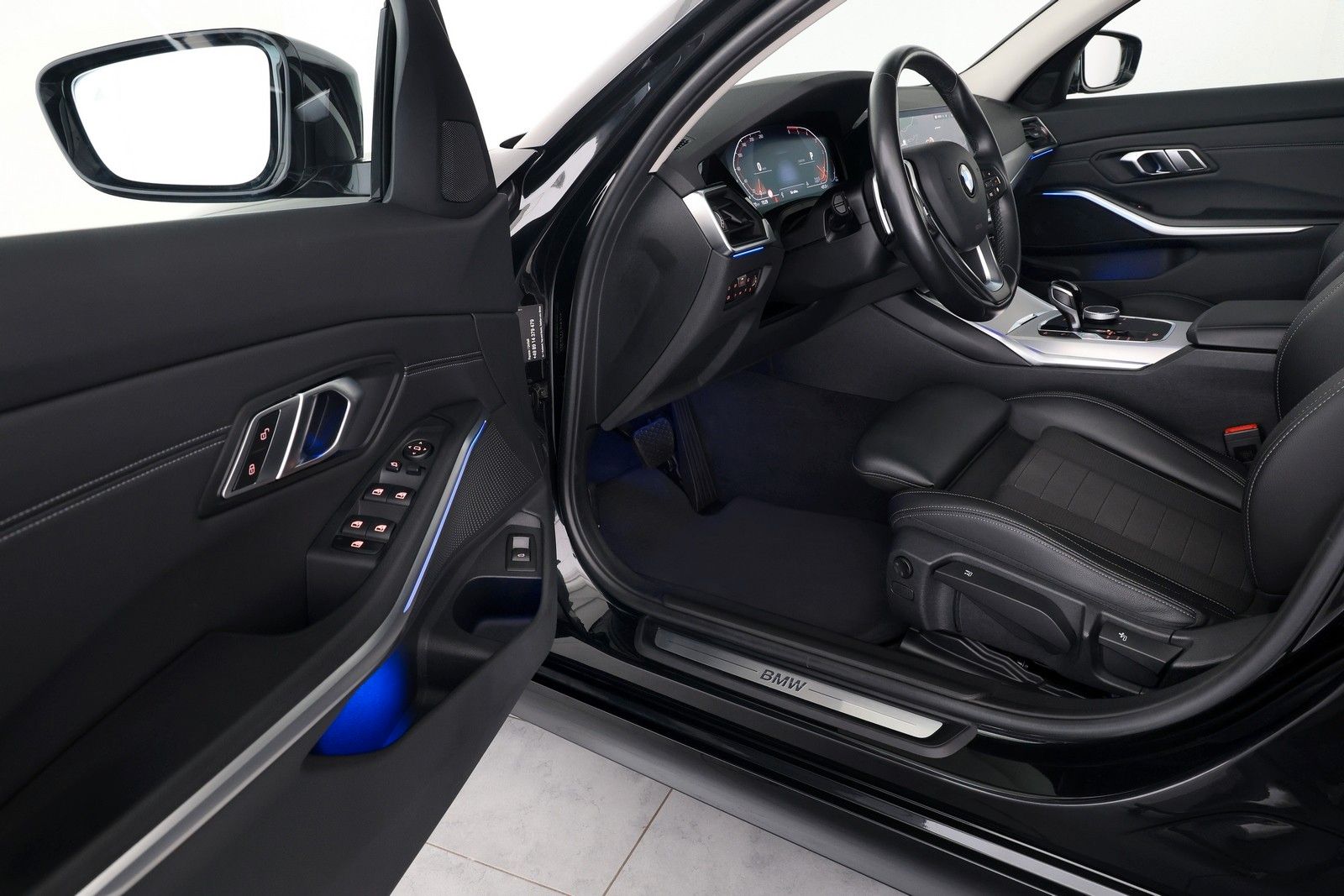 BMW 330d Touring Sport Line - Samsaru's Car Outlet