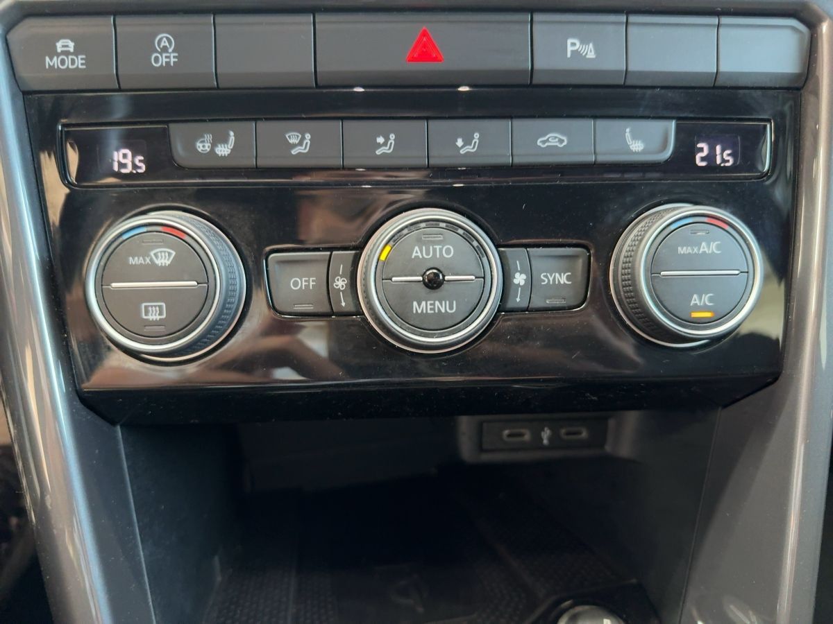 Volkswagen T-Roc 1.5 TSI DSG Sport - Samsaru's Car Outlet
