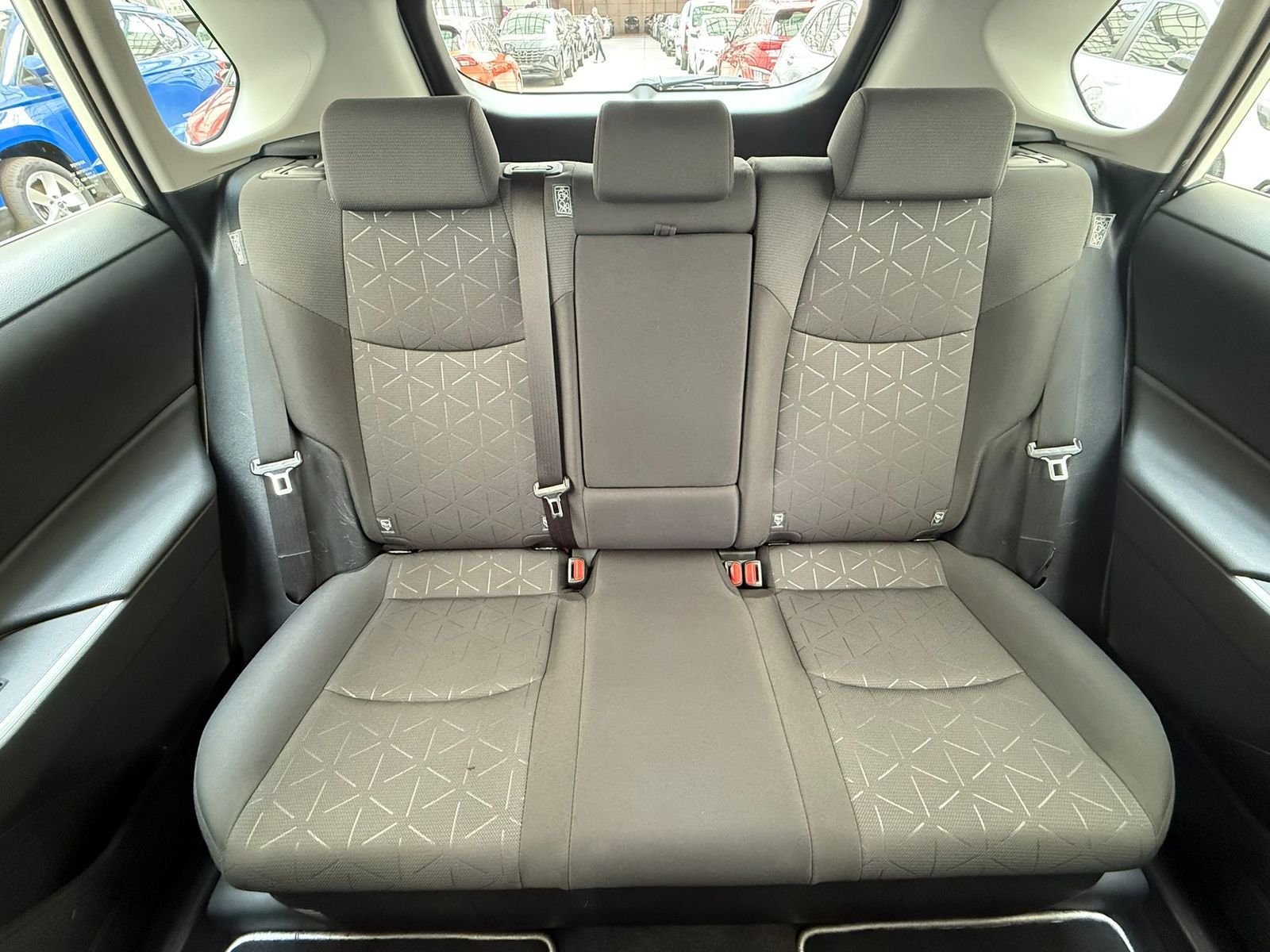 Toyota RAV4 2.5 VVT-i Hybrid 4x2 - Samsaru's Car Outlet
