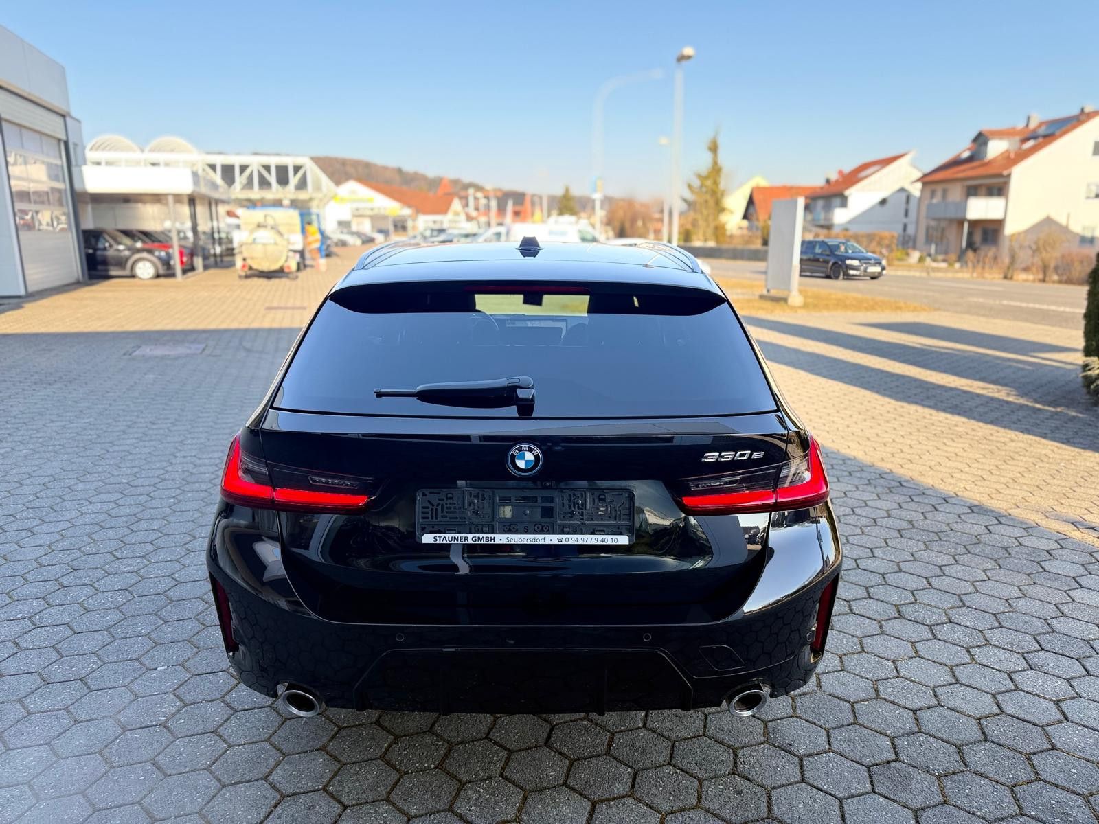 BMW 330 e Touring M-Sport - Samsaru's Car Outlet