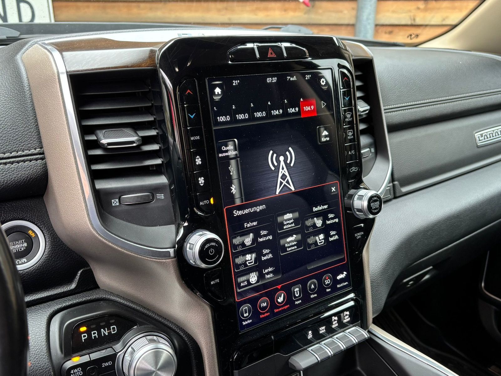 Dodge RAM 1500 Laramie 5,7L 4x4 AHK 12´´ LPG Bügel