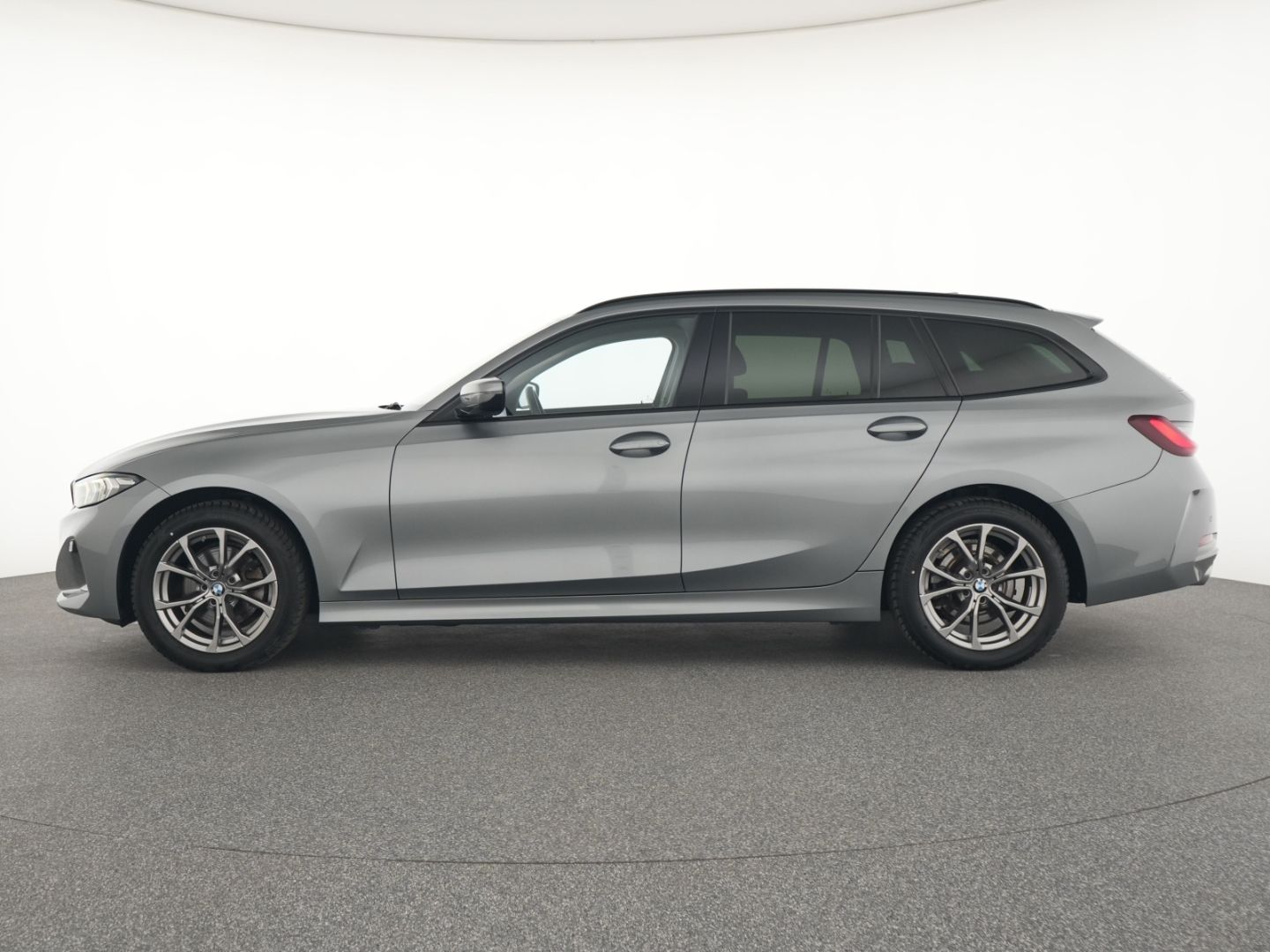 BMW 320 d xDrive Touring - Samsaru's Car Outlet