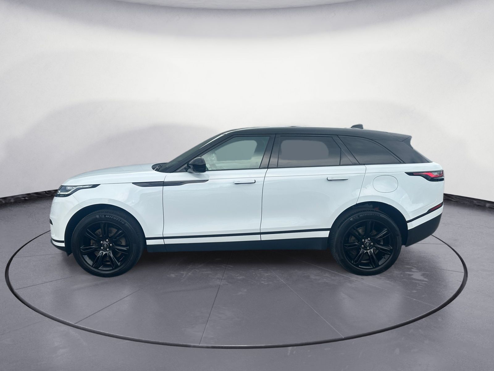 Range Rover Velar P400e S Panorama Black Pack - Samsaru's Car Outlet