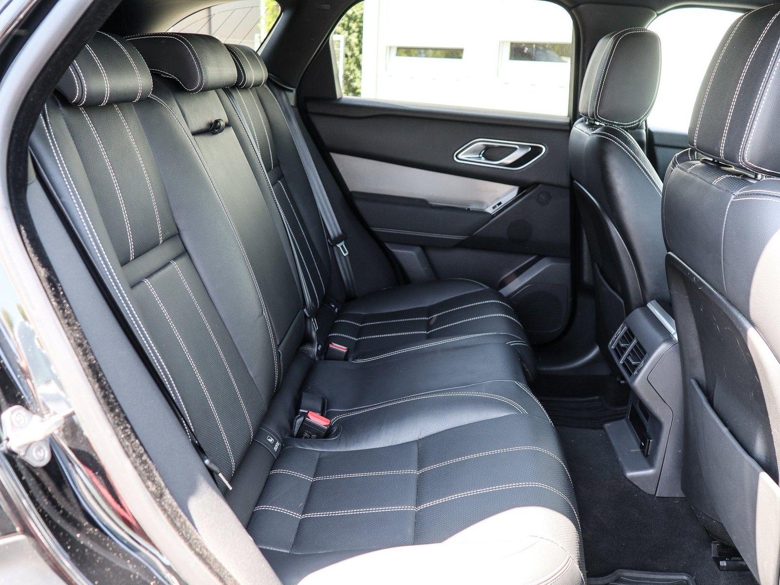 Range Rover Velar P400e Hybrid S - Samsaru's Car Outlet
