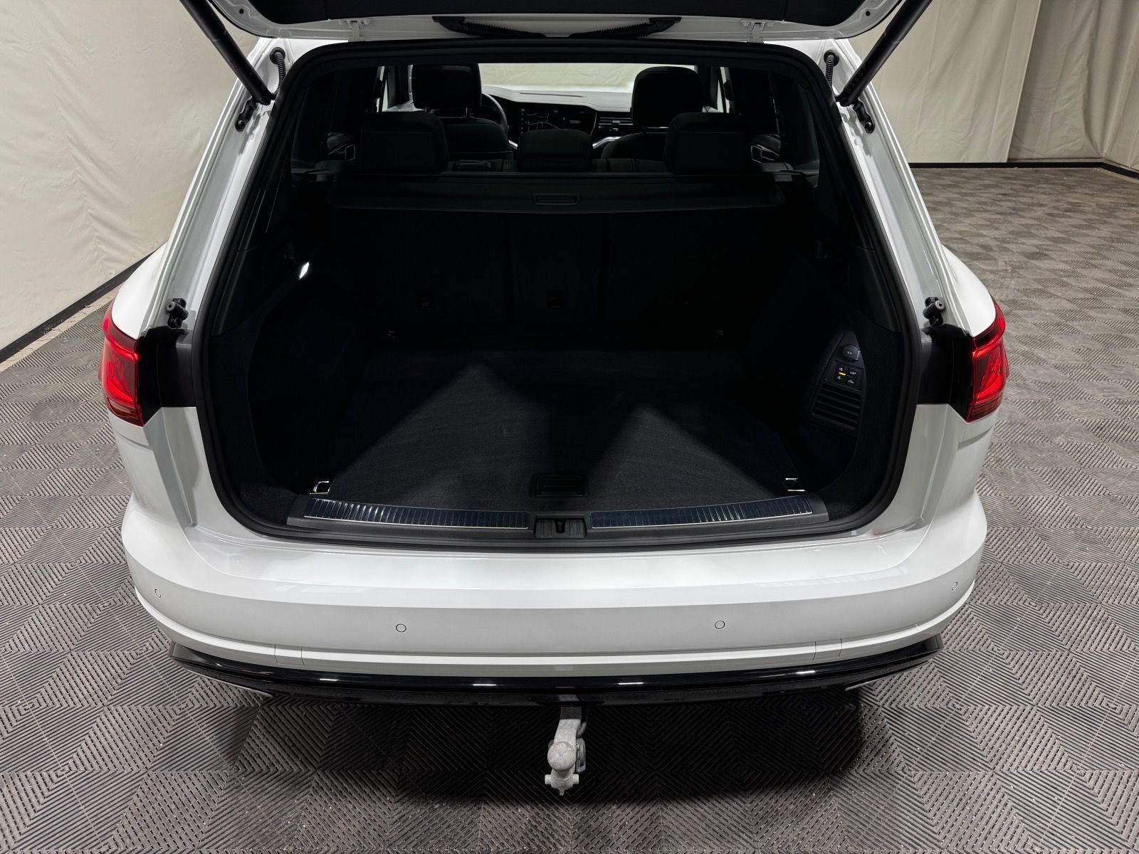 Volkswagen Touareg R-Line Black Style | MATRIX PANO LUFT