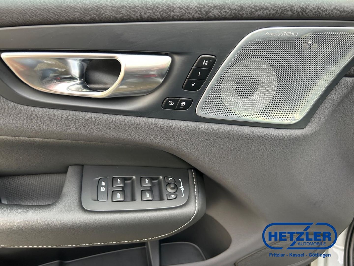 Volvo XC60 Ultra Dark Recharge Plug-In Hybrid AWD T8 T