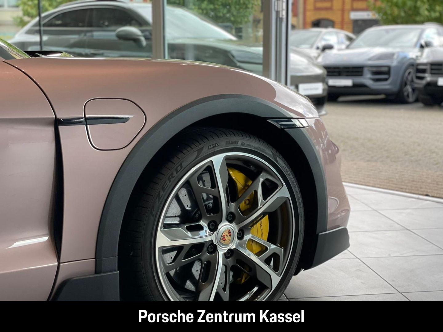 Porsche Taycan Turbo S Cross Turismo