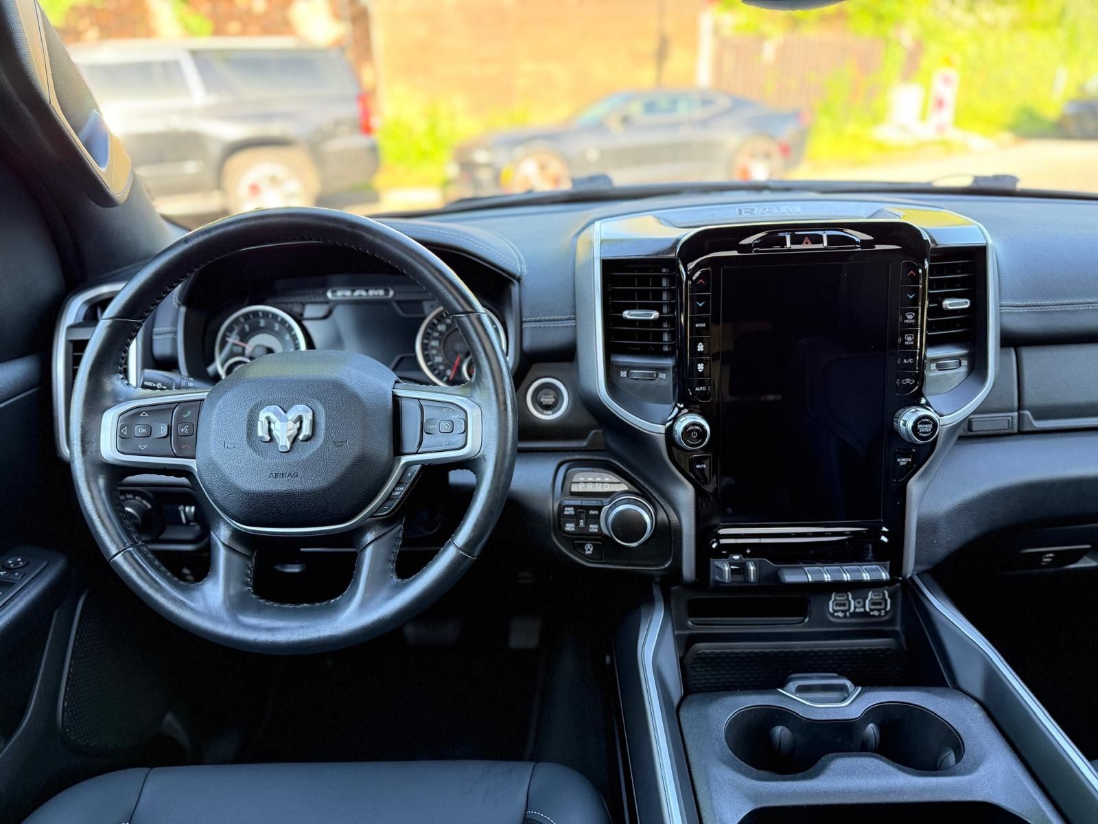 Dodge V8*4X4*PANO*12"RADIO*El.-TRITT*AHK*NAVI*GARANTIE