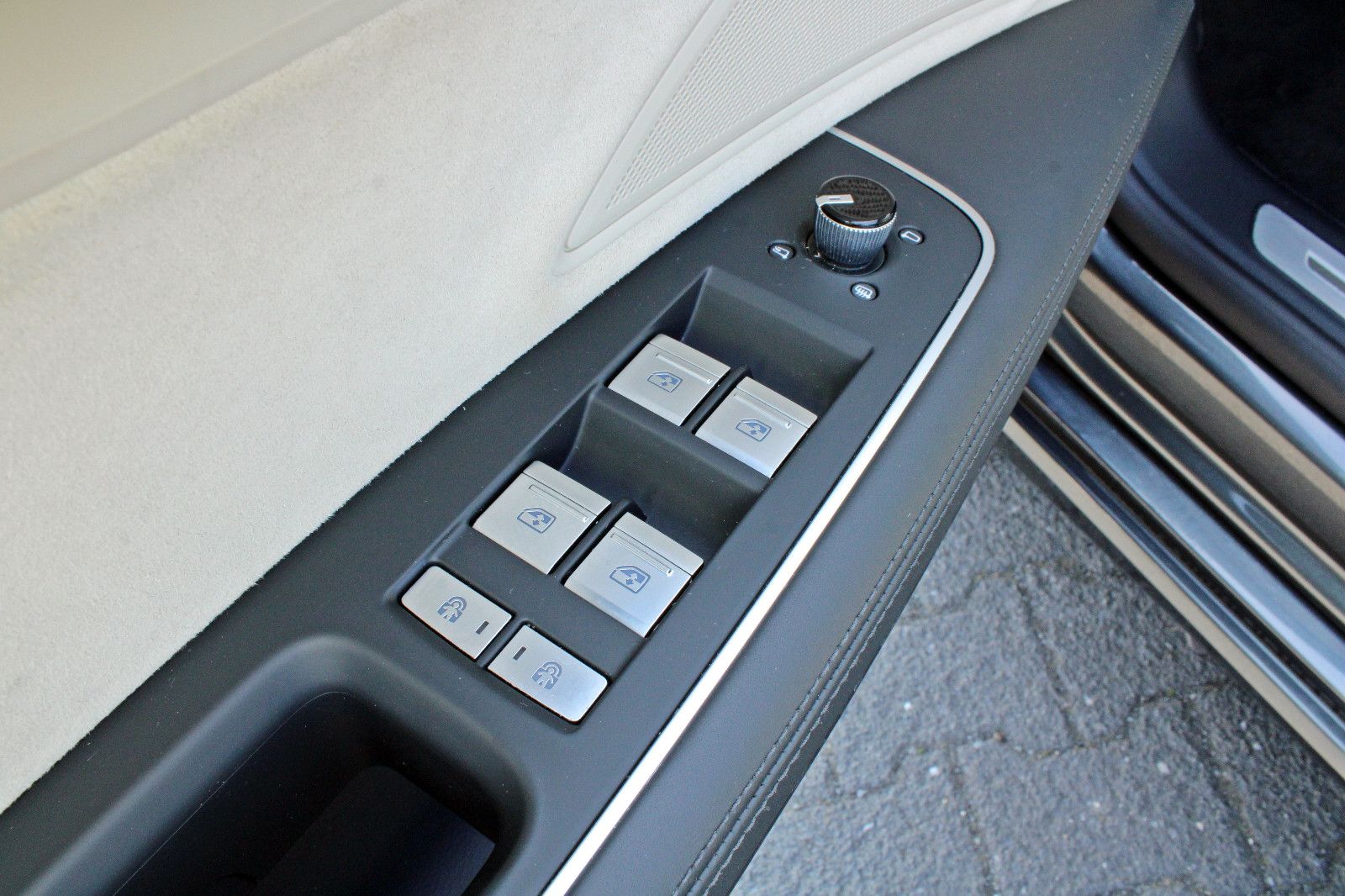 Audi A8 Lang 50TDI S LINE BLACK - Samsaru's Car Outlet