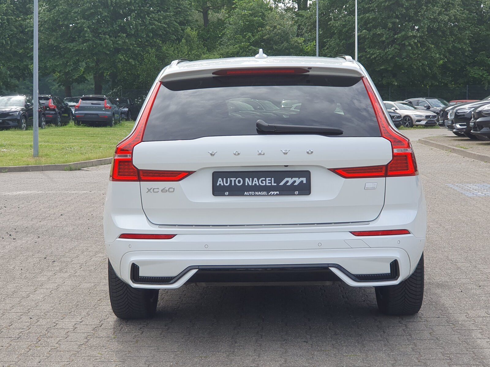 Volvo XC60 Recharge T6 R-Design PANO|