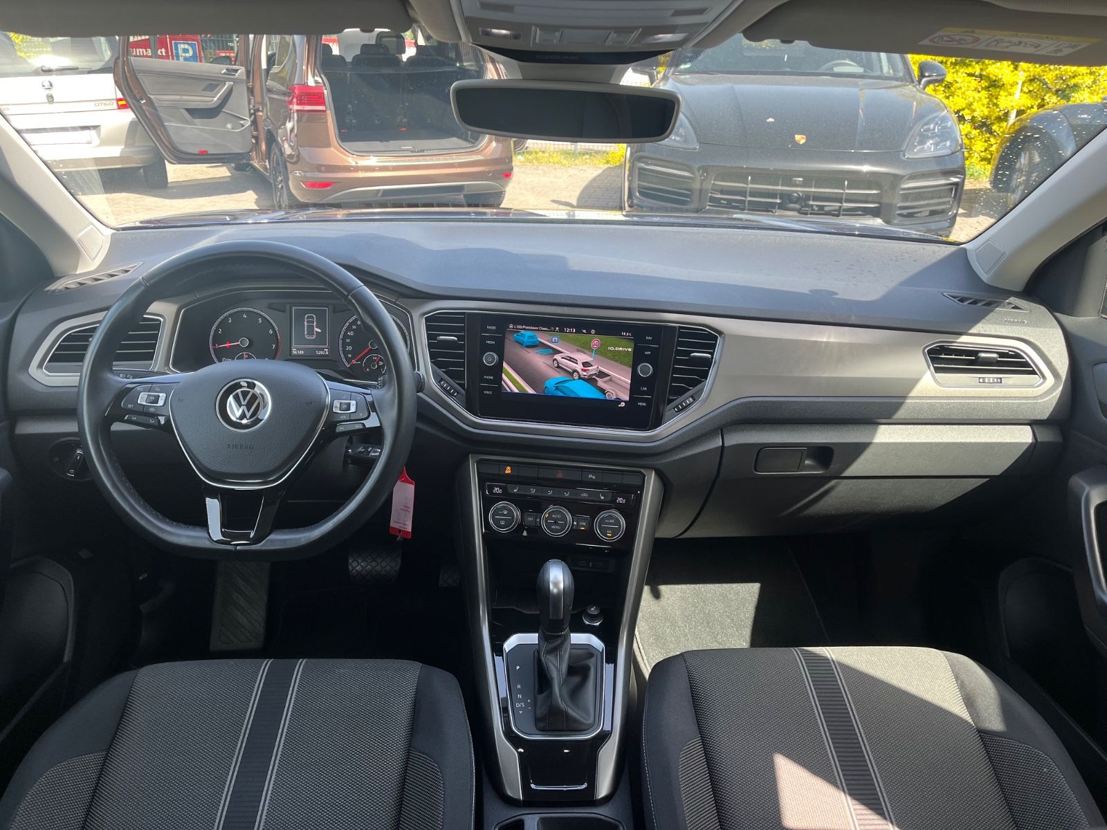 Volkswagen T-Roc 1.5 TSI Style - Samsaru's Car Outlet