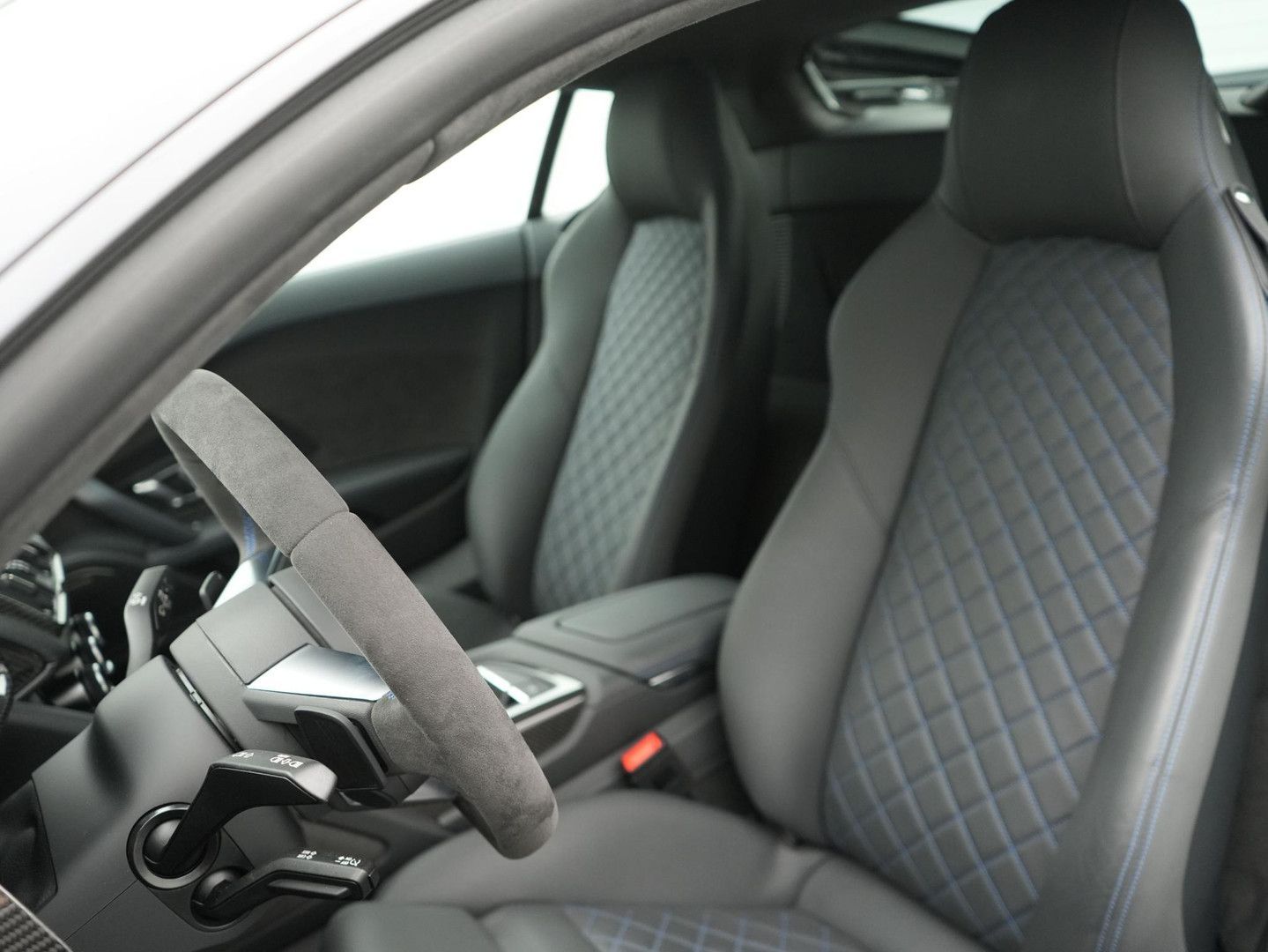 Audi R8 5.2 performance RWD - Samsaru's Car Outlet