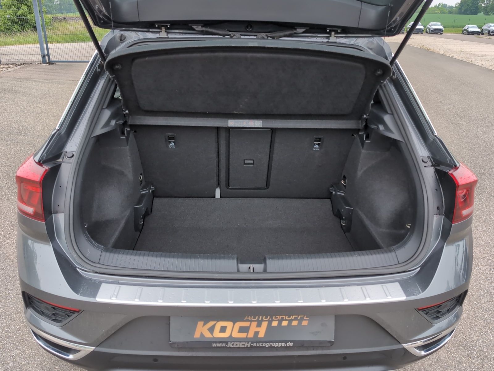 Volkswagen T-Roc 1.5TSI Sport DSG - Samsaru's Car Outlet