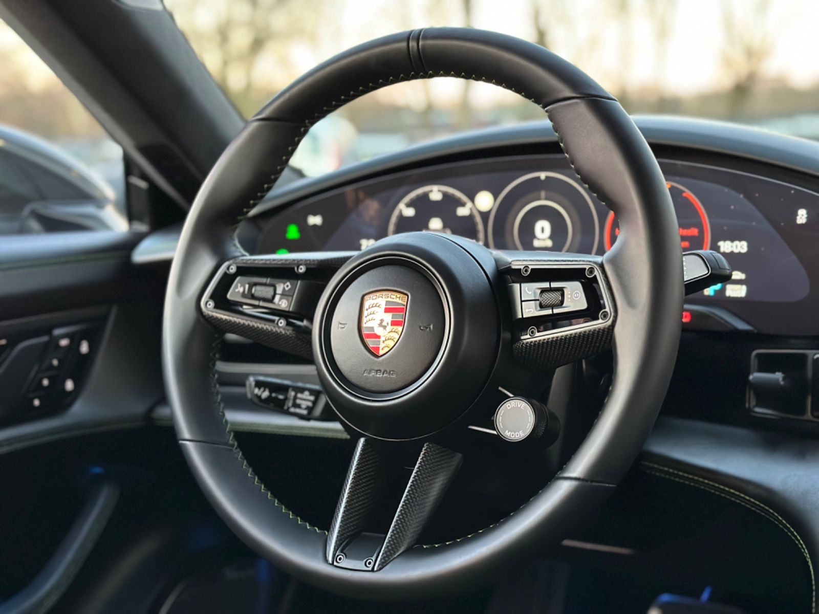 Porsche Taycan Turbo S SportDesign Paket CARBON/NEUWERTI