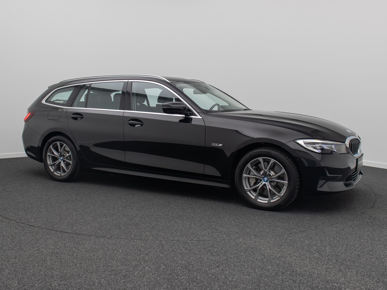 BMW 330e Sport Line - Samsaru's Car Outlet