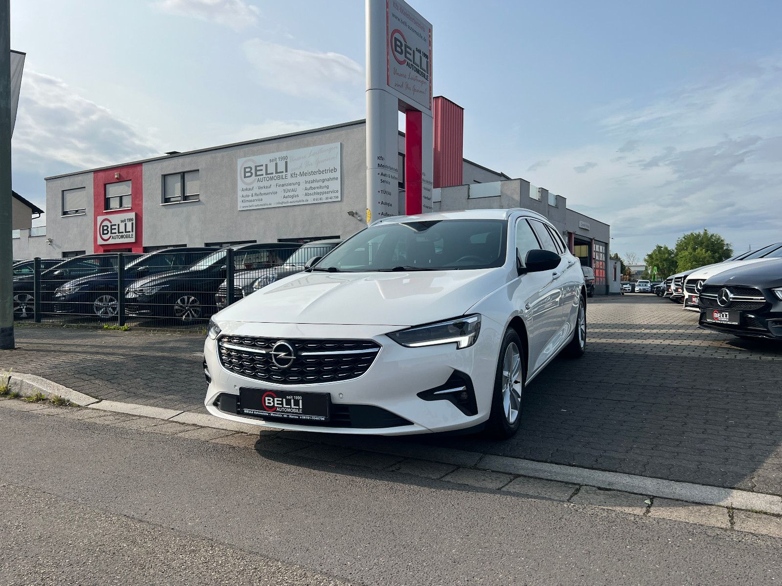 Opel Insignia B Sports Tourer Business - Samsaru's Car Outlet